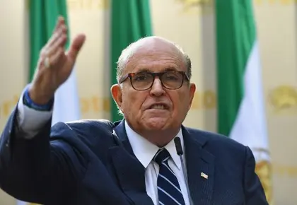Trump’s attorney Giuliani collects more dirt on visit to Kyiv