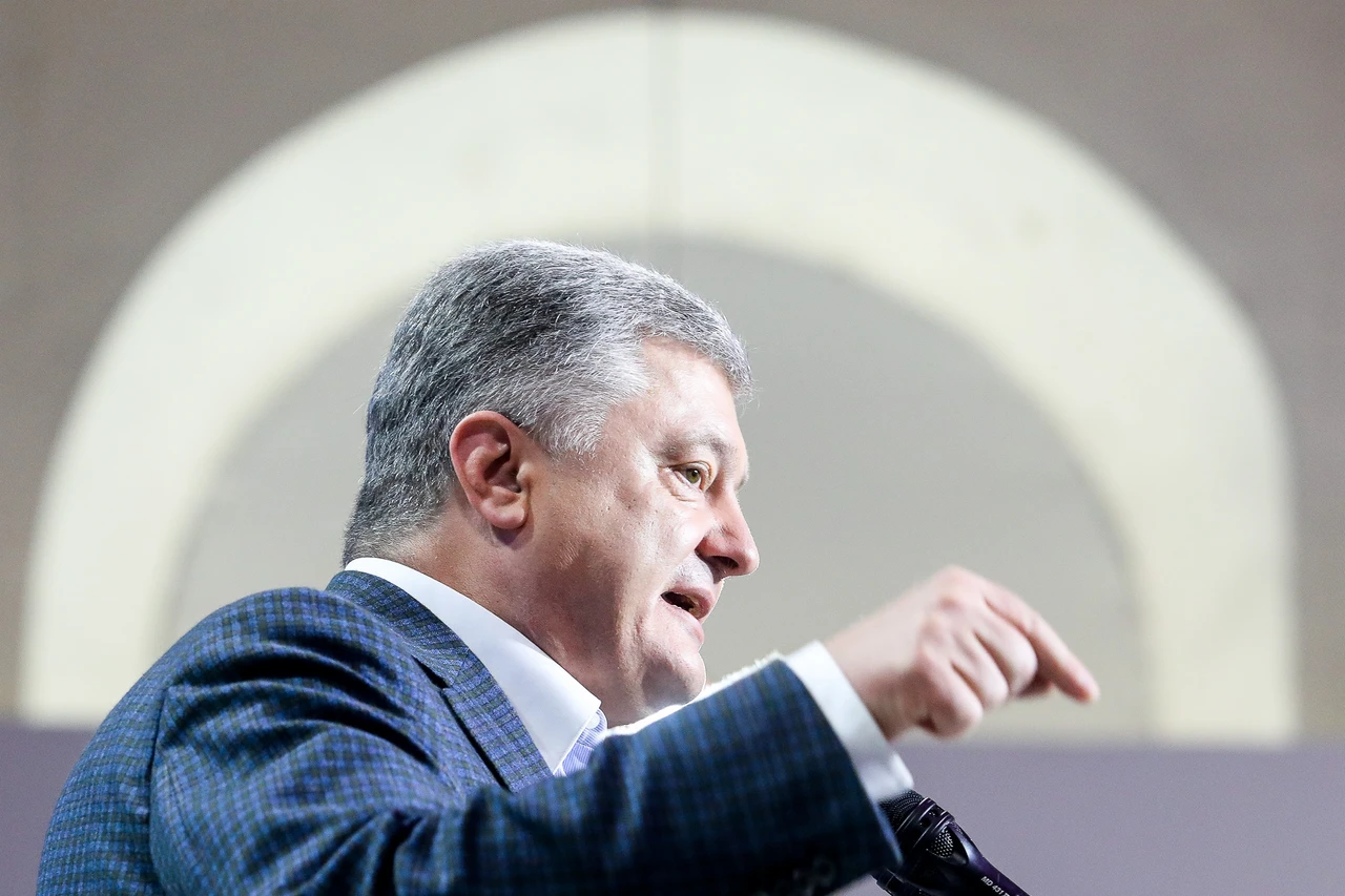 Poroshenko’s administration allegedly paid media, bloggers to sway public opinion