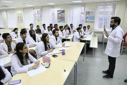 Indian students find strength in numbers at Ukrainian medical schools (VIDEO)