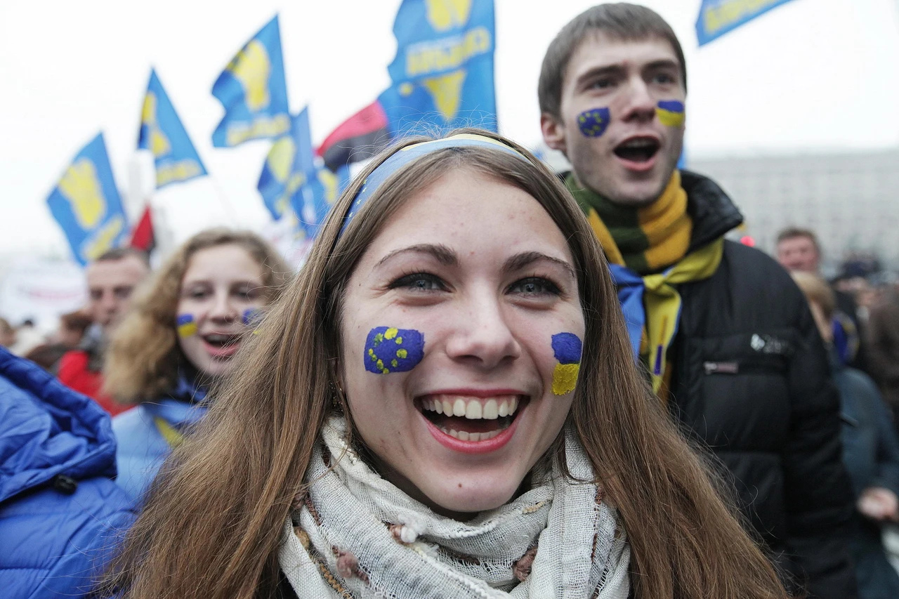 Poll says some 49% of Ukrainians support joining EU, 41% – joining NATO