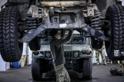 Meet Ukraine’s only army unit repairing US military Humvees