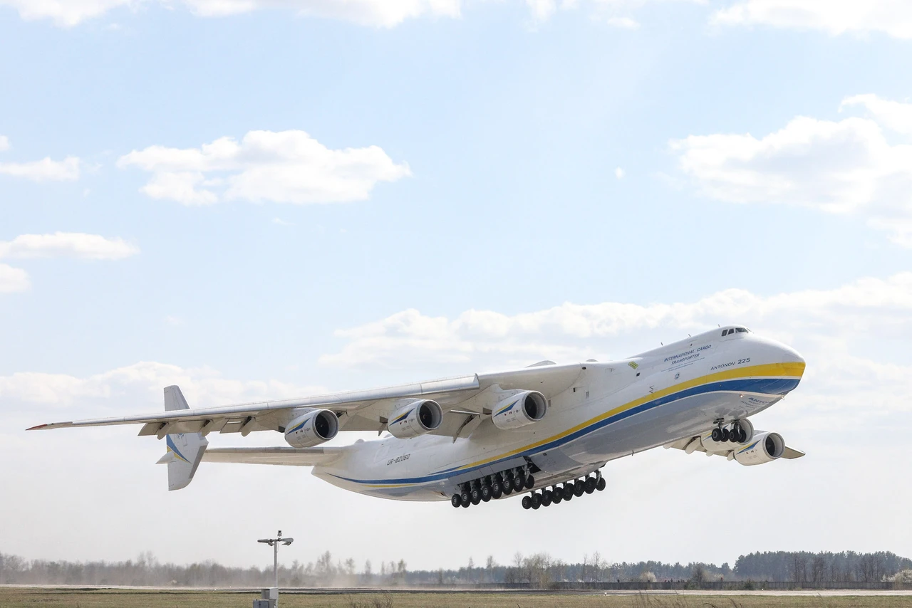 UkrOboronProm seeks investments to complete second Mriya aircraft