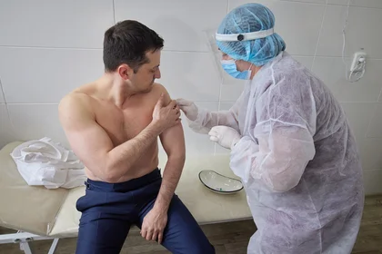 Zelensky takes COVID-19 vaccine