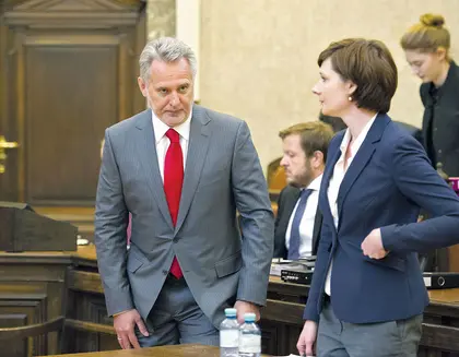 Austria’s chancellor allegedly uses Ukrainian oligarch Firtash’s private jet