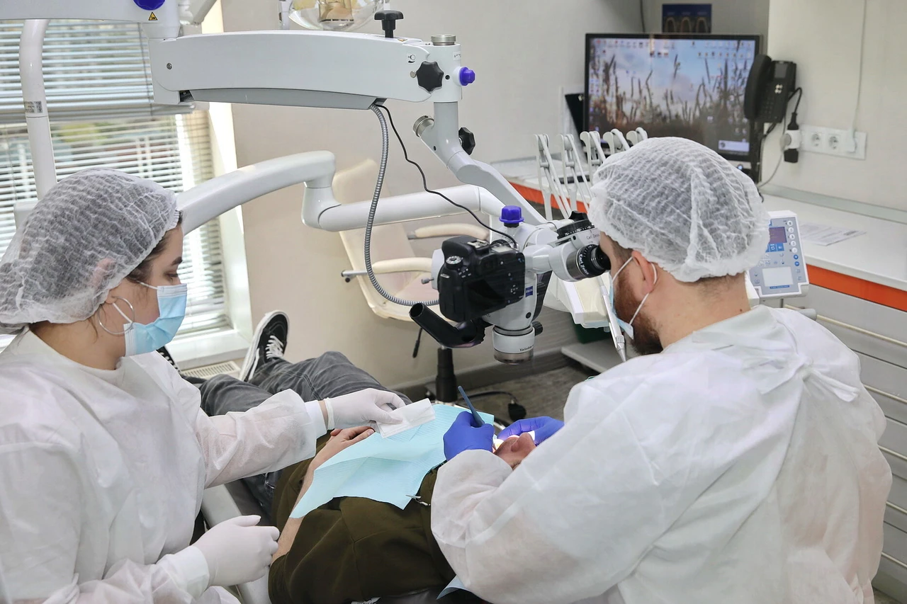 Dental tourists flock to Ukraine to fix their teeth at affordable prices