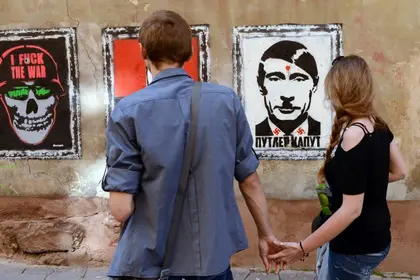The Daily Beast: Russian Banksy risks his freedom to expose Putin as a monster
