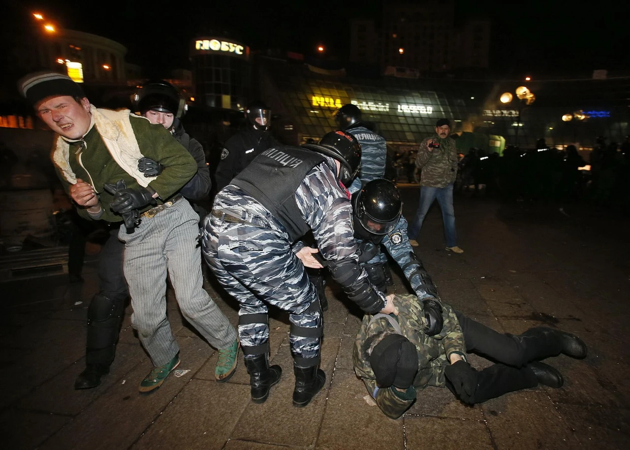 Berkut officers who attacked protesters during EuroMaidan given first ever prison sentences