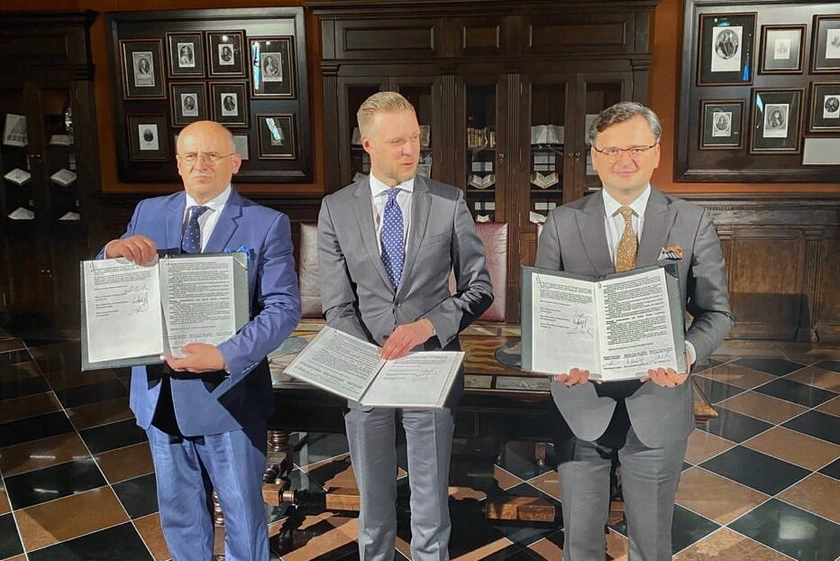 Poland, Lithuania, Ukraine sign declaration on support for Ukraine joining NATO, EU