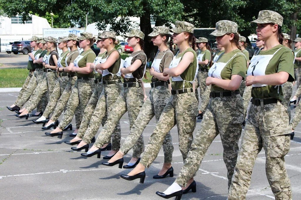 Army reconsiders decision to make women march in high heels