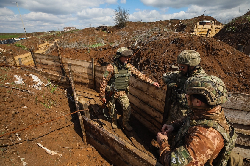 One Ukrainian soldier killed, two more injured in Donbas