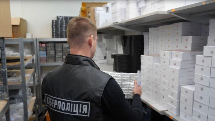 Police bust smuggling ring selling knock-off Apple devices