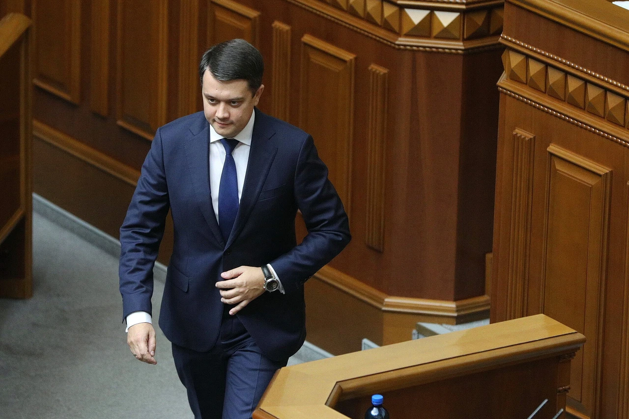 Speaker Razumkov dismissed with 284 votes after disputes with Zelensky