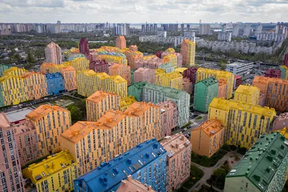 Daily Mail: Stunning drone photographs show a real-life LEGO-like city in Ukraine