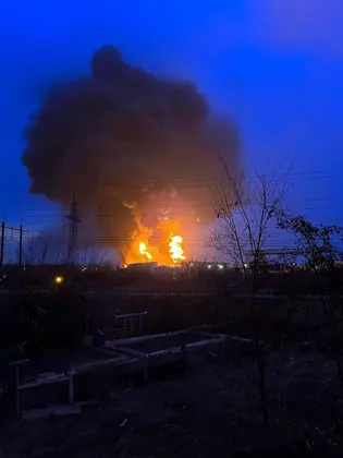 Helicopter strike claimed on RF fuel base, massive explosion, fire