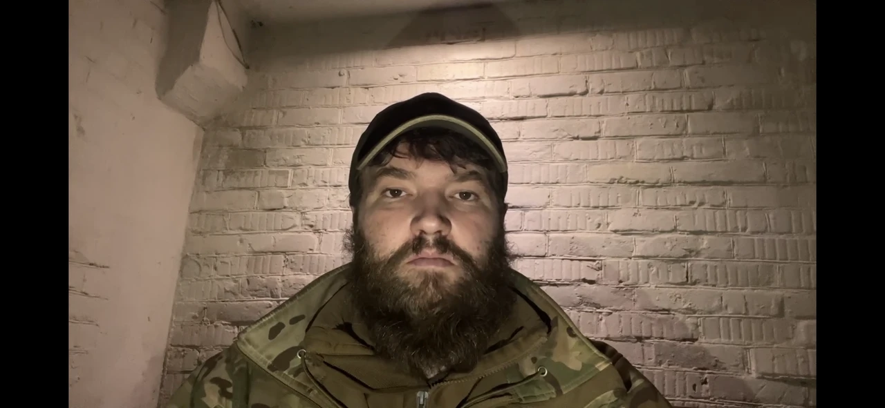 Azov Captain in Mariupol Says No Communication with Superiors for Two Weeks