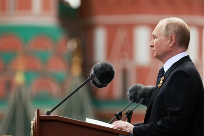 بوتين يدافع عن الهجوم على أوكرانيا بينما تحتفل روسيا بيوم النصر