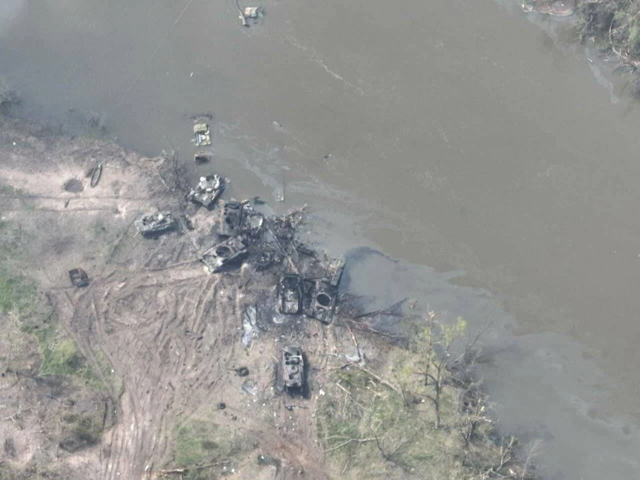 Ukraine claims artillery, drones stop cold RF assault crossings of strategic river, heavy losses