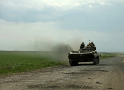 UAF troops push to RF border in Kharkiv sector, reportedly fire into Russia