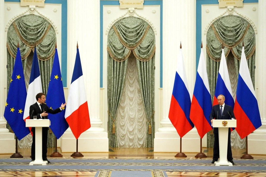Zelensky says Macron talking to Putin ‘in vain’