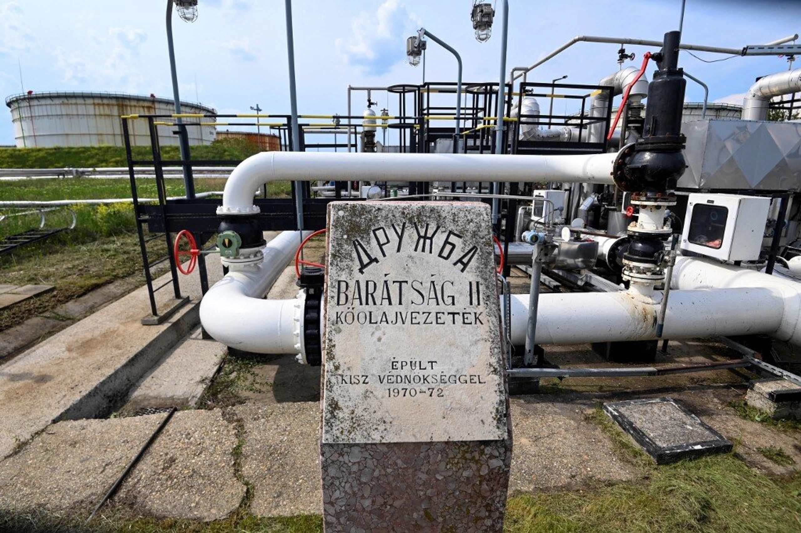 Ukraine Restarts Druzhba Oil Flow as EU Pushes to Unblock €90B Ukraine Loan Amid Hungary Standoff