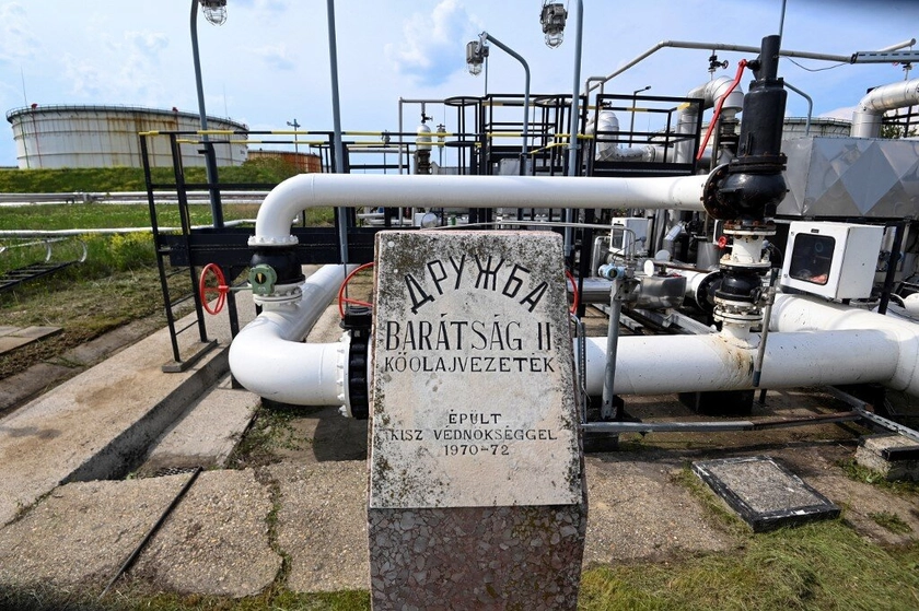 Ukraine Restarts Druzhba Oil Flow as EU Pushes to Unblock €90B Ukraine Loan Amid Hungary Standoff