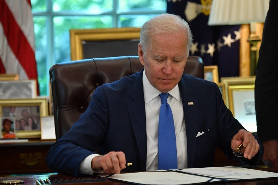 Biden: Zelensky ignored warnings about attack; Kyiv disagrees