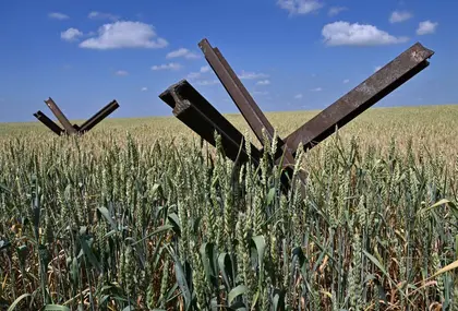 Тисяча слів про Україну – про героїзм, зброю та українську пшеницю