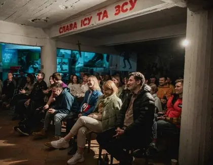Kyiv’s therapeutic wartime craze – Standup comedy