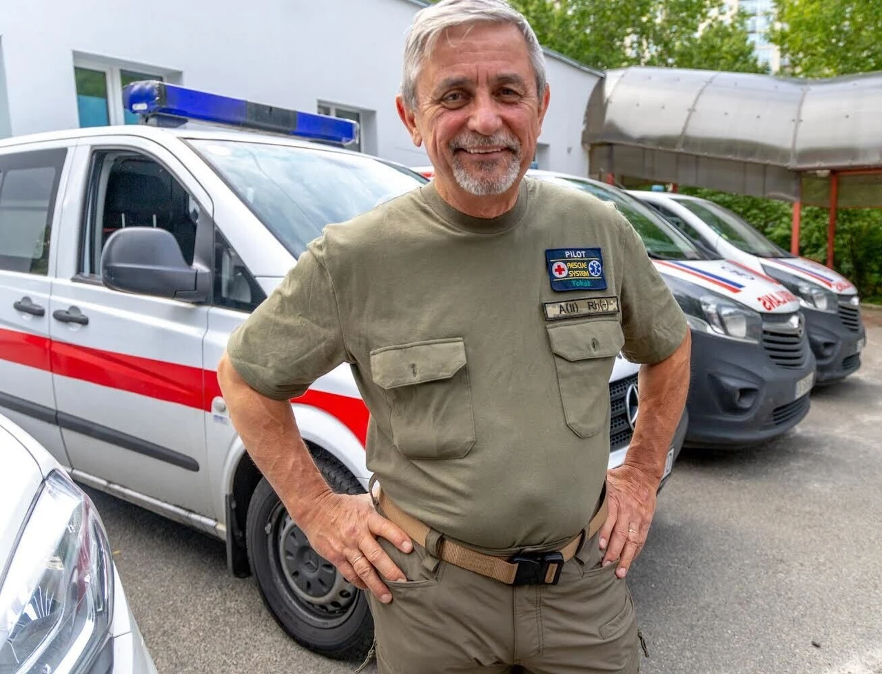 Aiding Wounded Soldiers: Entrepreneur and Rotary International Provide 35 Ambulances to Ukraine