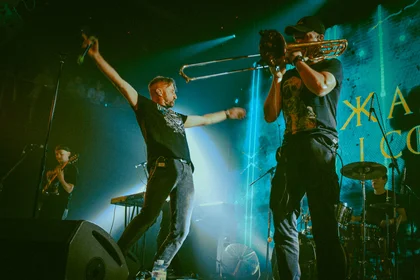 Komu Vnyz, Zhadan i sobaky headline concert in aid of volunteer corps