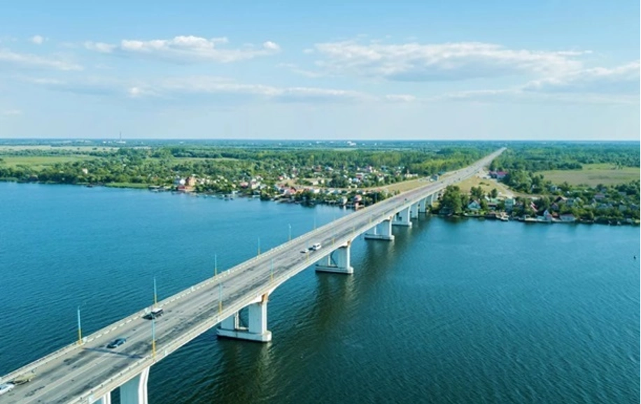 Vital bridge attacked in Kherson as Ukrainian army goes on counter offensive