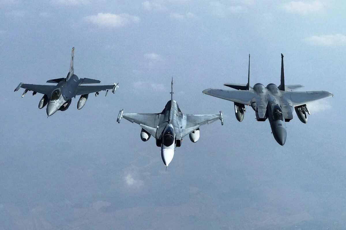 U.S. Considering Fourth Generation Fighter Jets for Ukraine