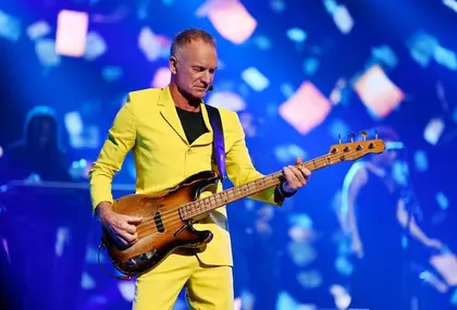 Sting calls war in Ukraine ‘an absurdity based upon a lie'(VIDEO)