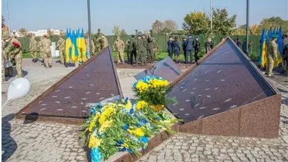 У зруйнованому росіянами Маріуполі окупанти демонтують меморіал Українським військовим