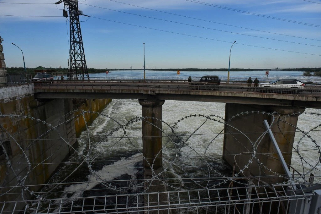 Ukrainian Army Attacks Kherson Bridges, Destroys Russian Bases in Melitopol