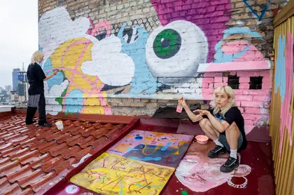 Голос вулиць Києва крізь війну — інтерв’ю зі стріт-арт художницями сестрами Фельдман