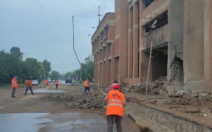 Russian Missiles Strike University in Mykolaiv