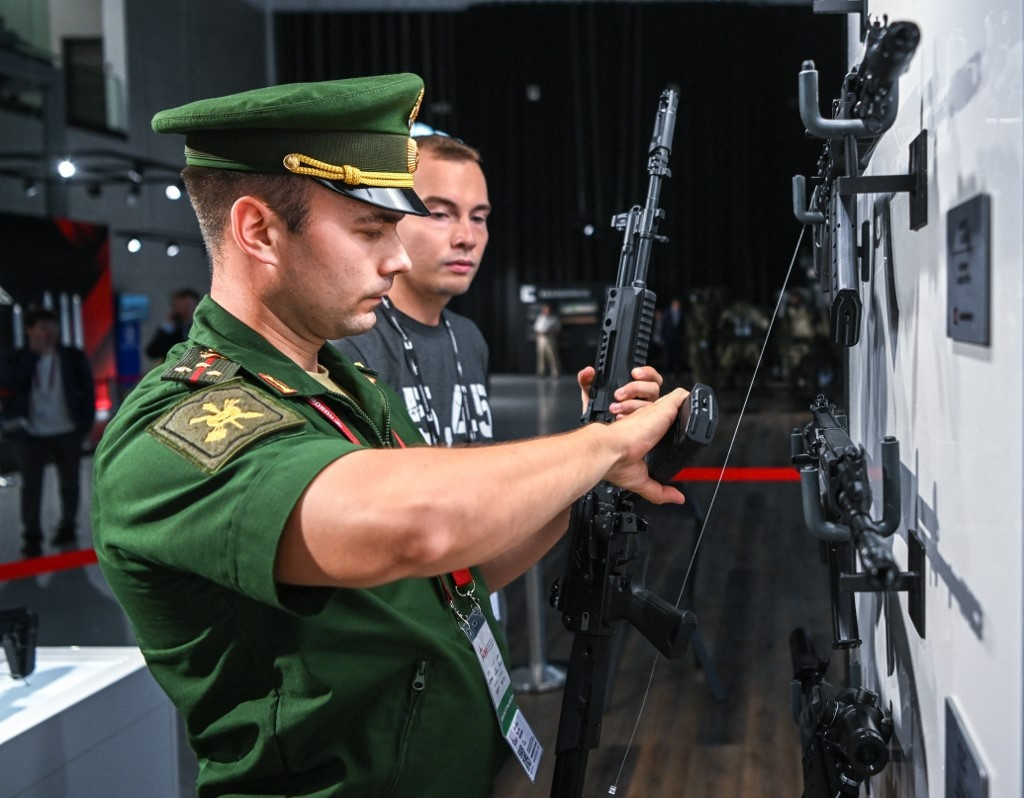 Putin Bans Foreign-Made Military Uniforms – Is North Korea Cut Off?