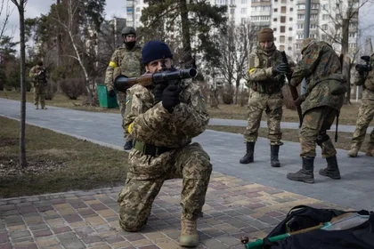 Russian Soldiers Filmed Fleeing Kherson Amid Ukrainian Counteroffensive – Then are Mocked on Social Media