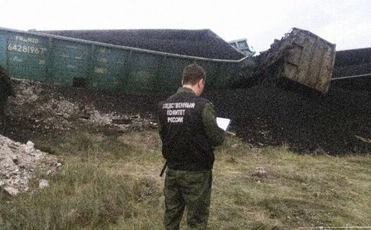 Anti-Putin Russian “Rebels” Derail Huge Coal Train in East Siberia