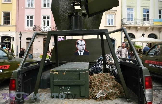 Volunteers Present 100th Refitted Vehicle for War Effort