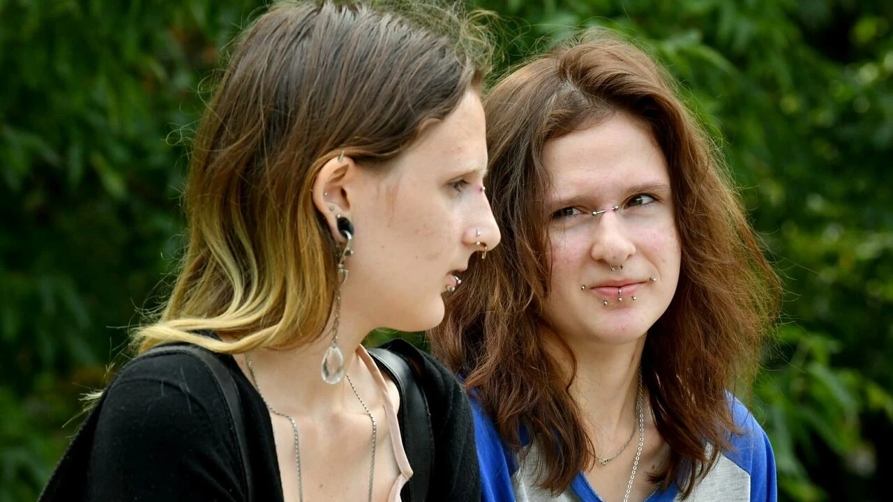‘A Broken Man’: Russian Sisters See Father Scarred by Ukraine Fight