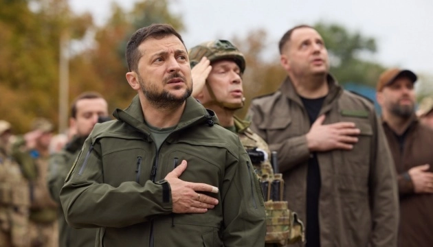 Zelensky Raises Ukrainian Flag in Liberated Izium