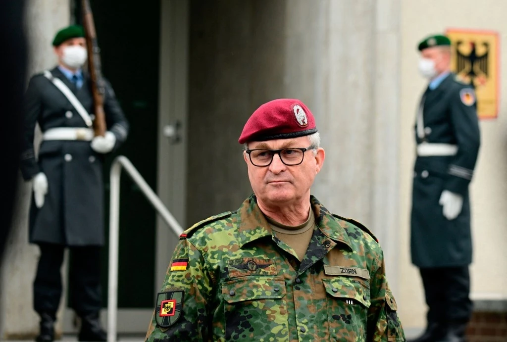 German Defence Chief Cautions on Ukraine Counter-offensive