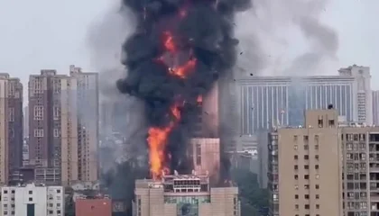 Масштабна пожежа у Китаї знищила 200-метрову офісну вежу