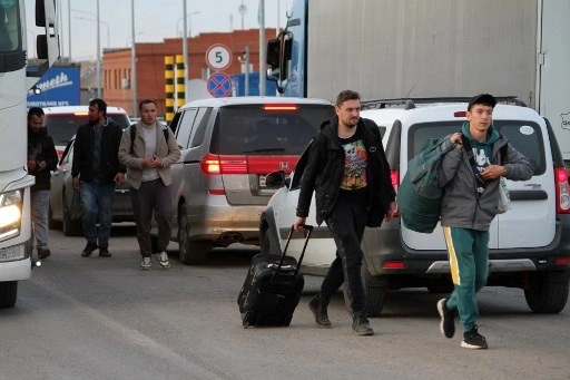 Kazakhstan Border Shutdown Strands Thousands of Trucks, Exposing Russia’s Sanctions-Era Supply Crisis