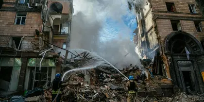 Ракета РФ влучила у двір багатоповерхівки у Запоріжжі, будинок зазнав руйнувань