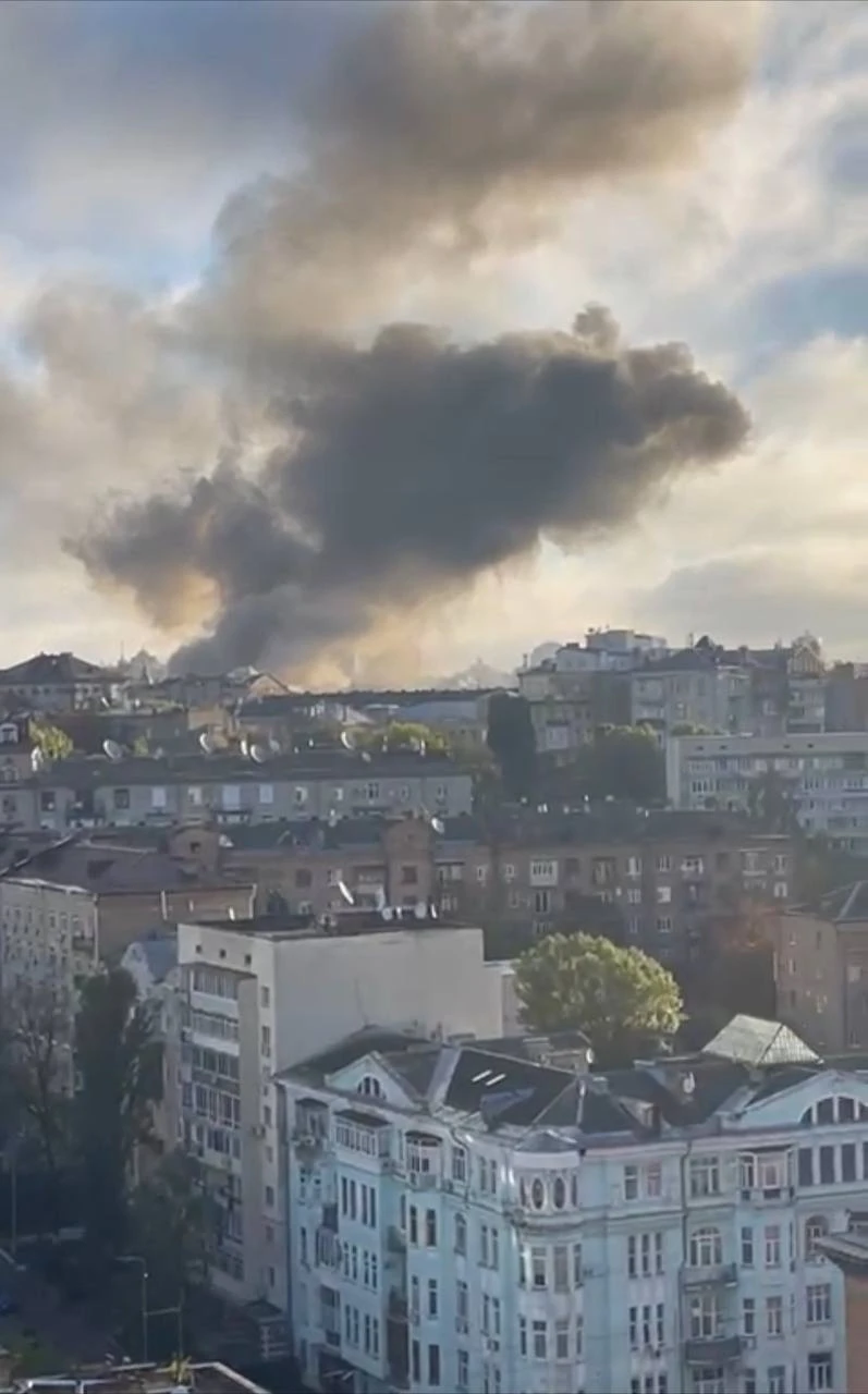 Breaking and Updated: Russians hit central Kyiv