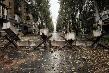 Trapped on the Frontline in Battle for Ukraine Town