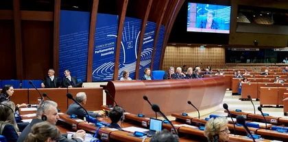 زيلينسكي يطالب أمام مجلس أوروبا بمقاضاة “كل معتدٍ وسفّاح”